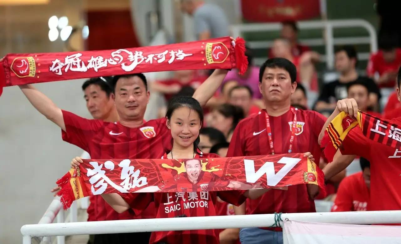 上港主场完胜权健，追平中超积分榜前三