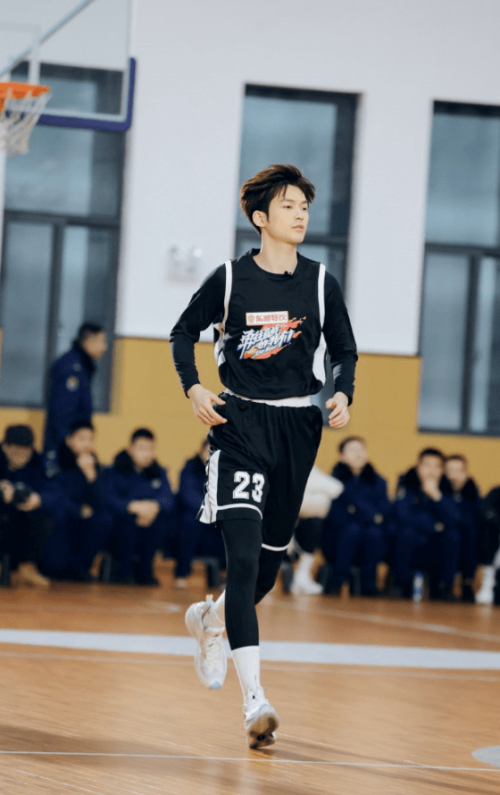 B体育教练-心有余悸！球场上的悬念重重