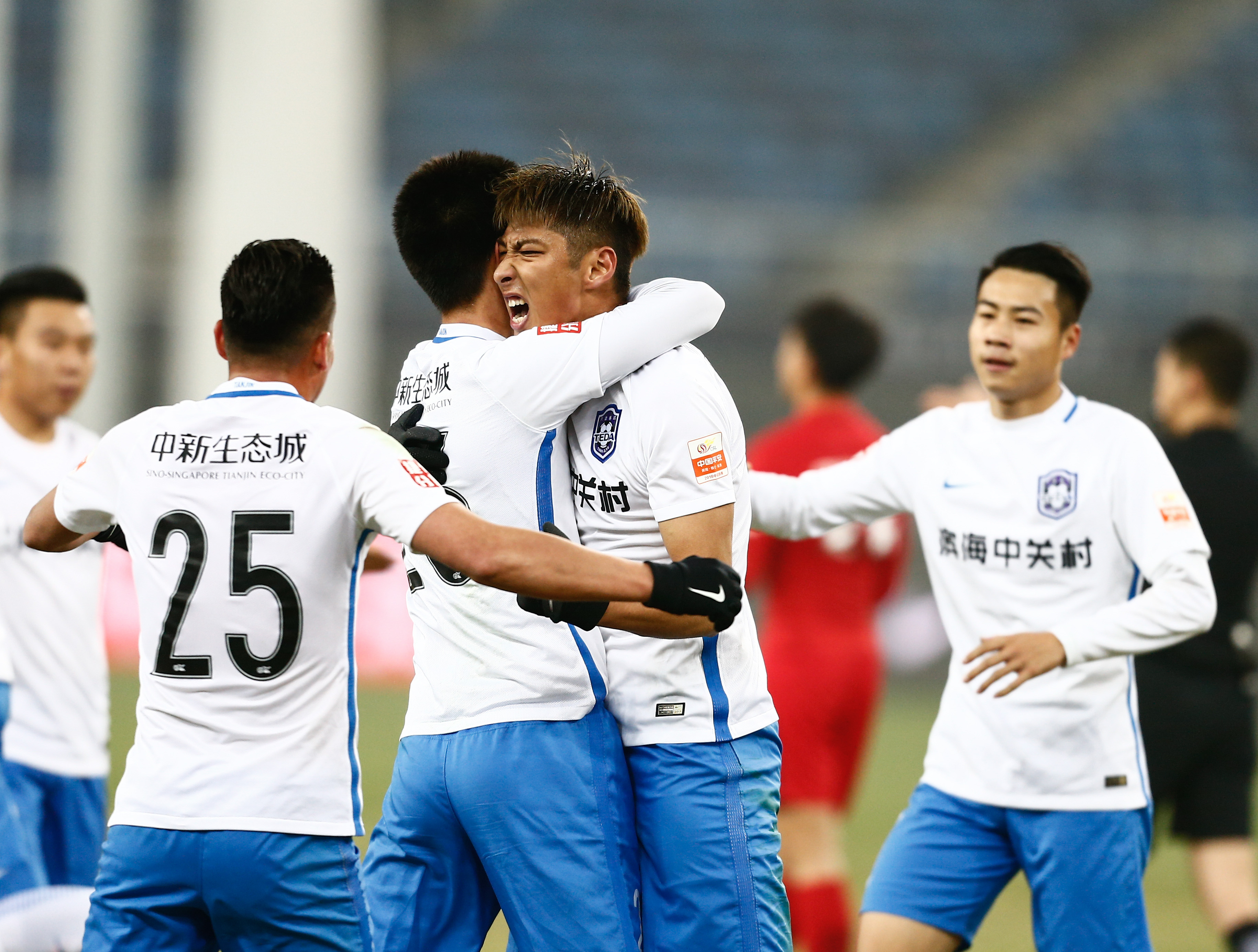 天津泰达逆转取胜，球员斩获最佳表现的简单介绍