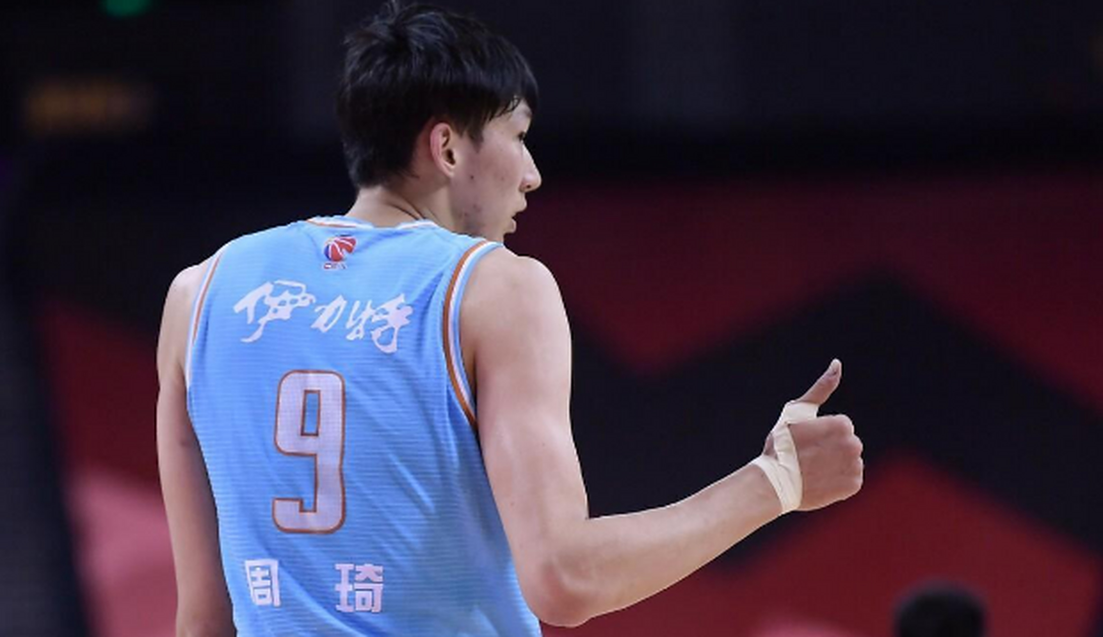 周琦在中国男篮取得重要进球,为国家荣誉而战 周琦在中国男篮取得重要进球,为国家荣誉而战