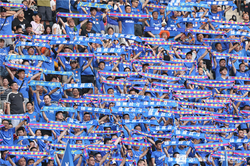 B体育app下载-球迷热情助威，助力球队赢得比赛