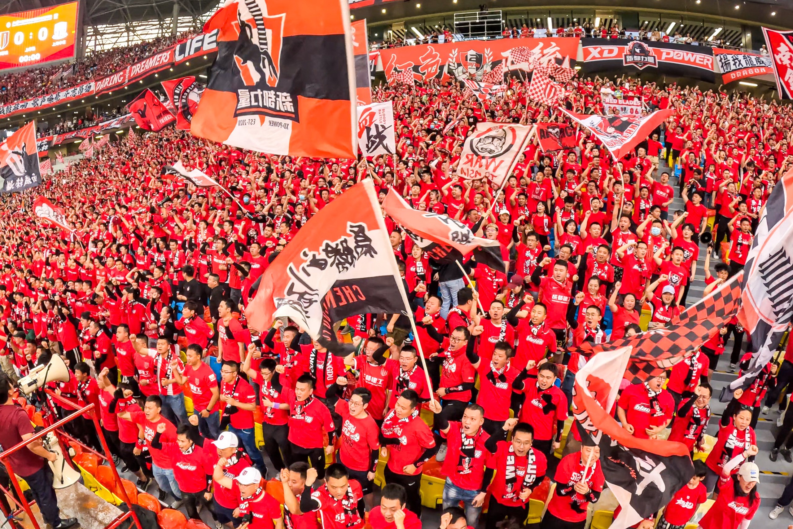 球迷热情助威,助力球队赢得比赛 球迷热情助威,助力球队赢得比赛